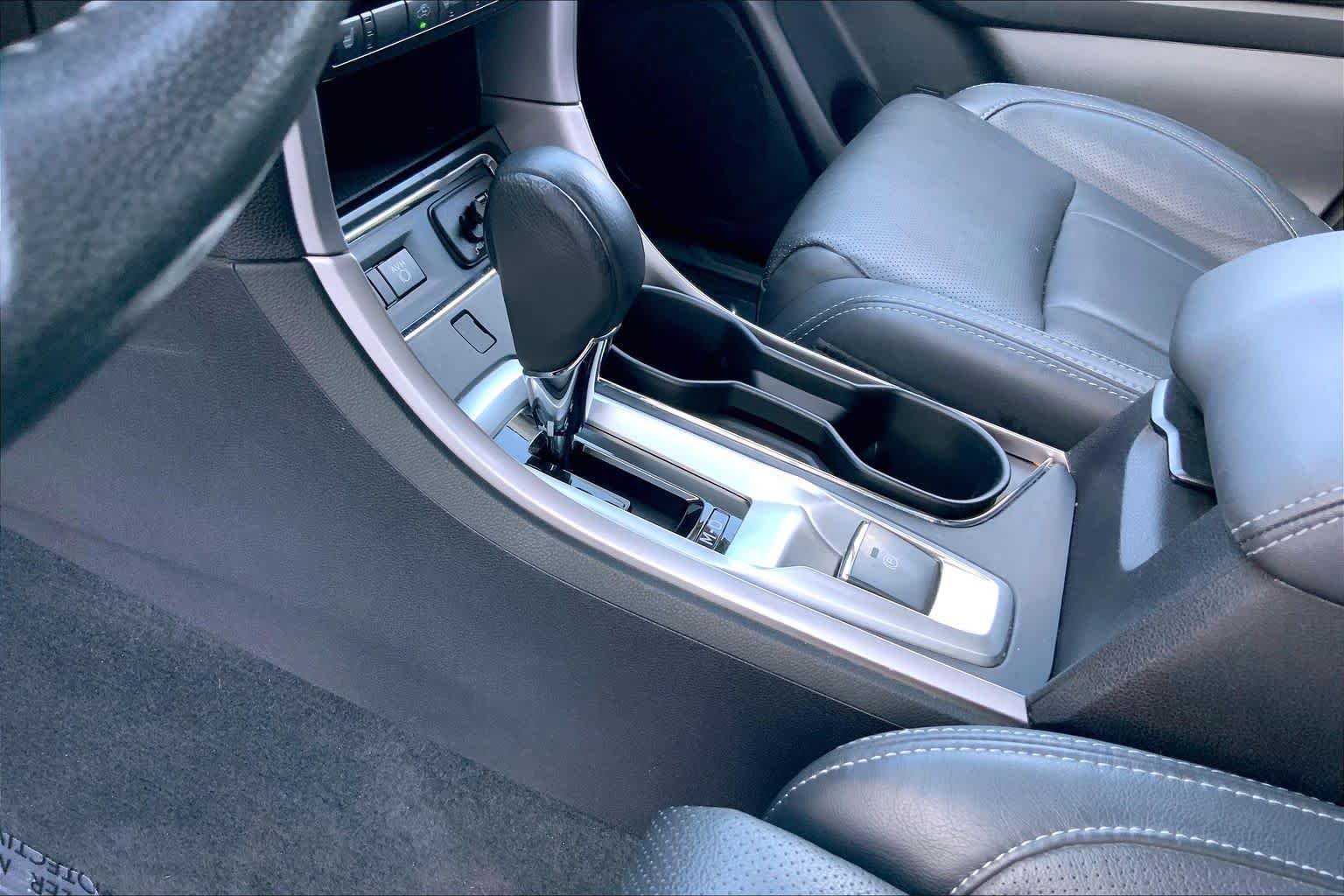 Used 2021 Ice Silver Metallic Subaru Limited image 14
