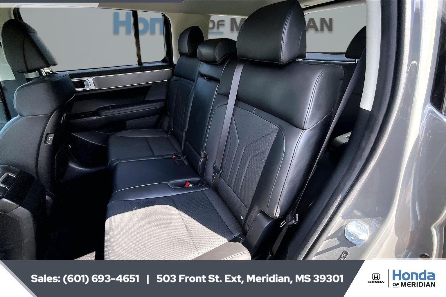 Used 2025 Hampton Gray Hyundai SEL image 19