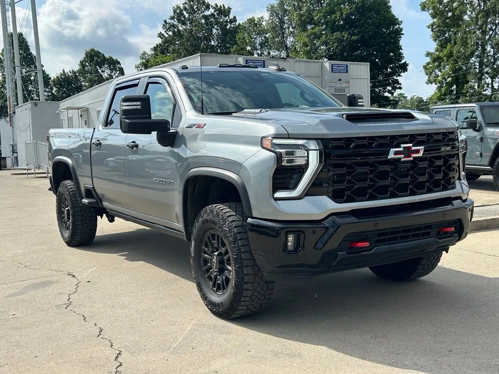 Used 2025 Gray Chevrolet ZR2 image 4