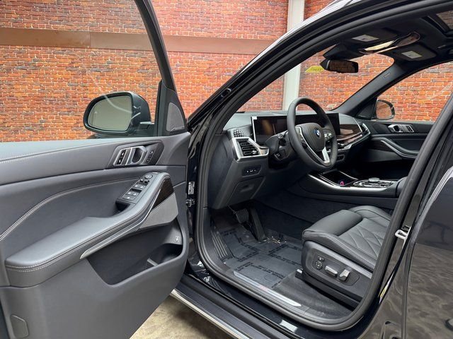 2025 BMW X5 50e - Photo 9