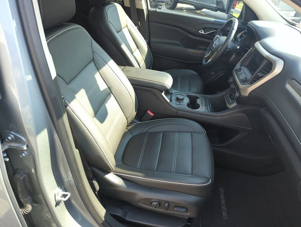 Used 2023 Silver GMC Denali image 37