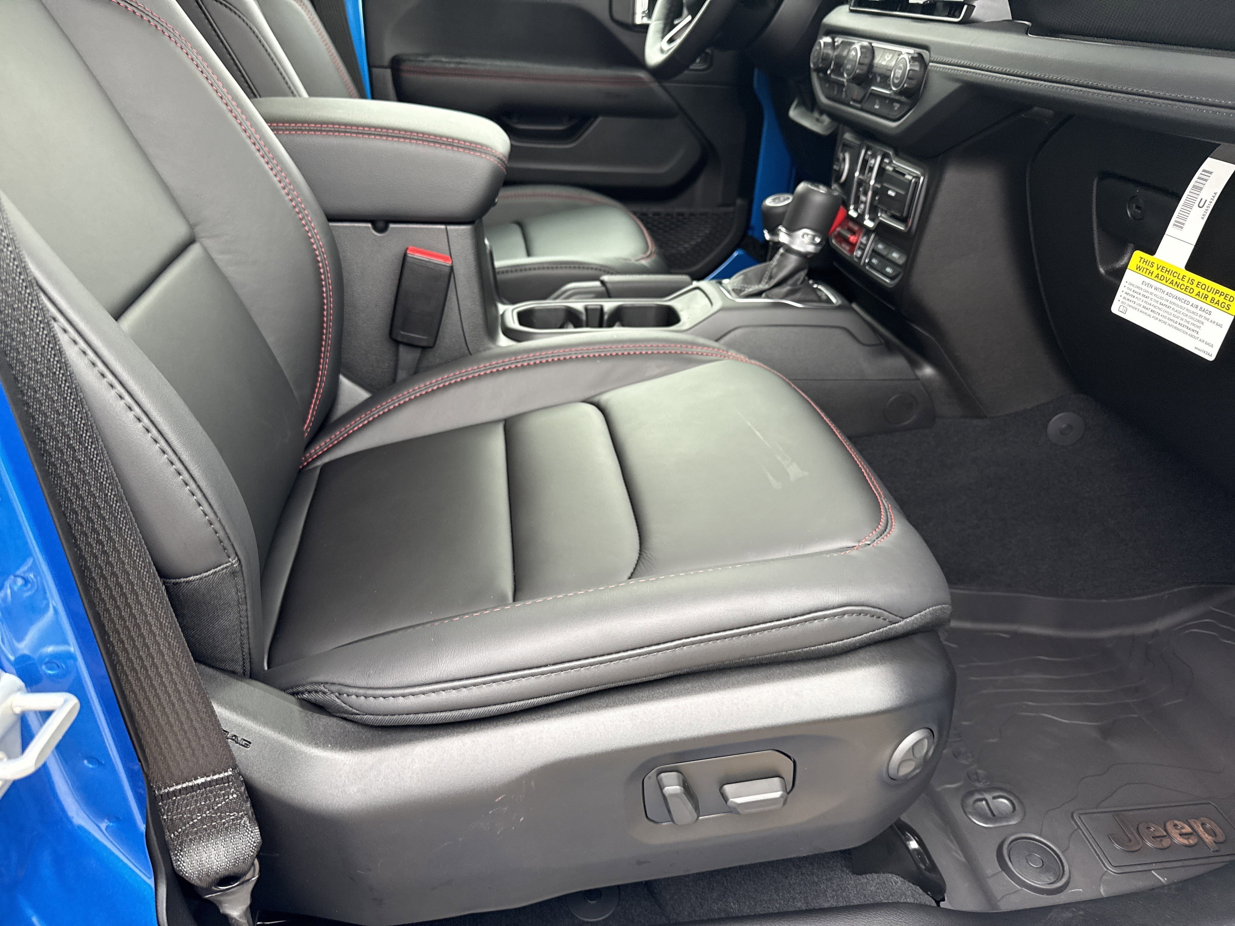 New 2026 Hydro Blue Pearlcoat Jeep  image 15
