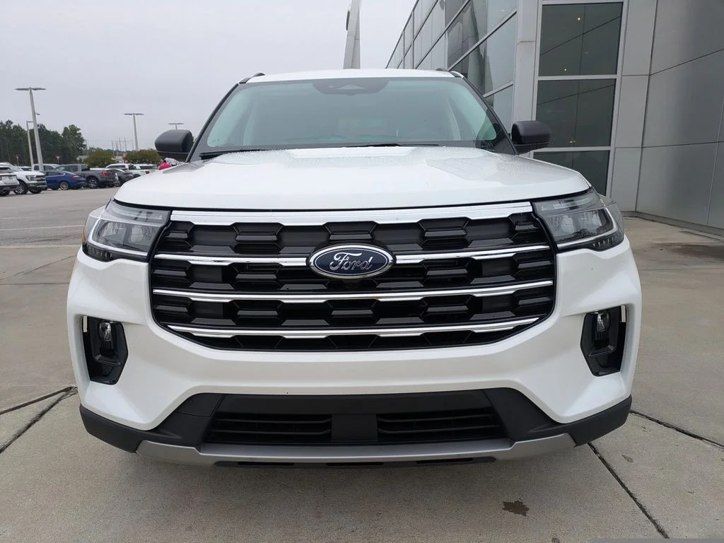New 2026 Star White Metallic Tri-Coat Ford Active image 7