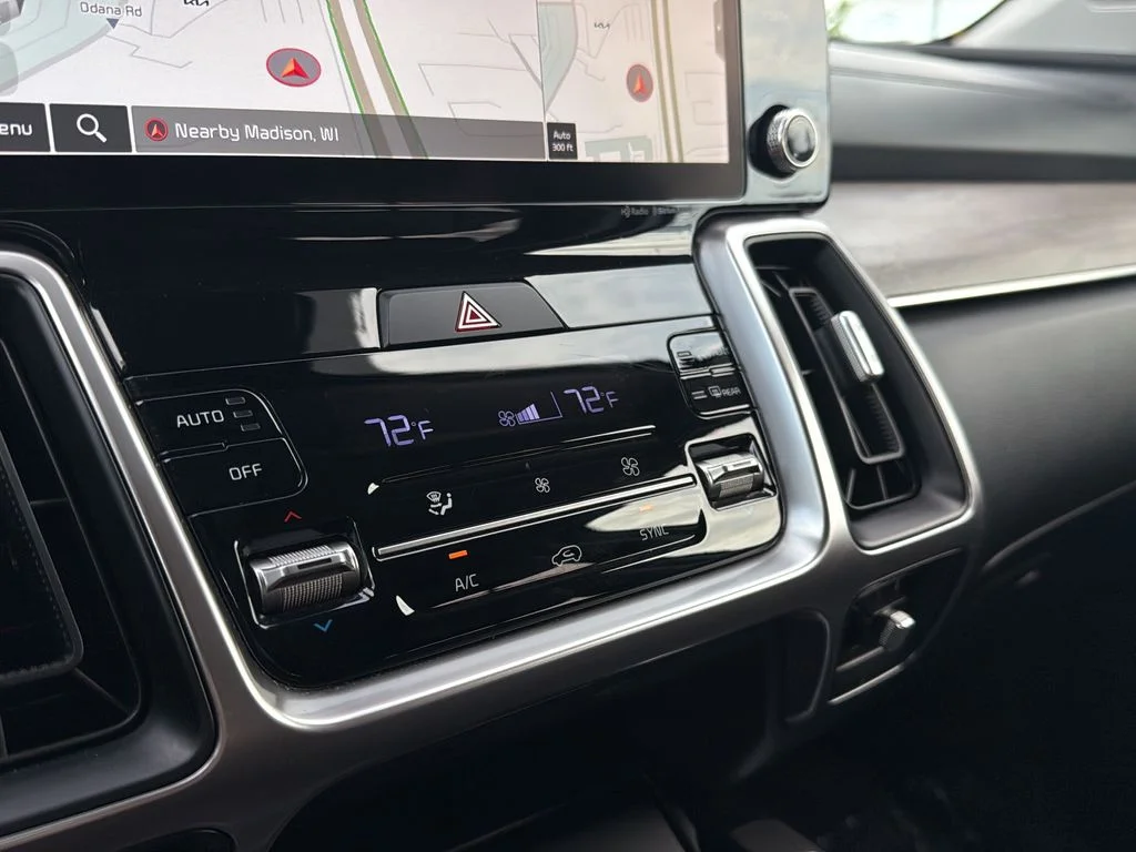 Used 2023 Glacial White Pearl Kia X-Line EX image 17