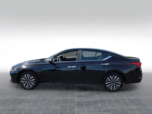 Used 2025 Black Nissan 2.5 SV image 4