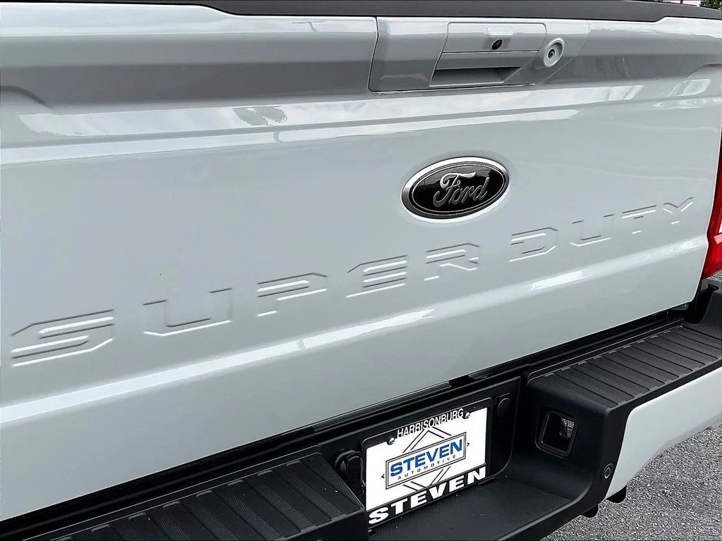 New 2026 Avalanche Ford F-250® XLT image 9