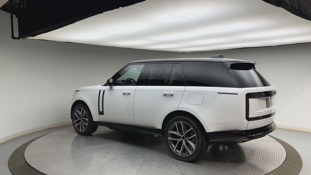 New 2026 Fuji White Land Rover SE image 4