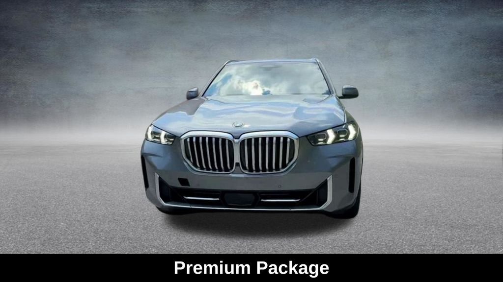 Used 2024 Gray BMW xDrive40i image 7