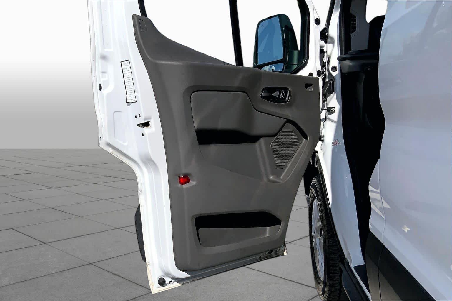 Used 2025 Oxford White Ford XLT image 20