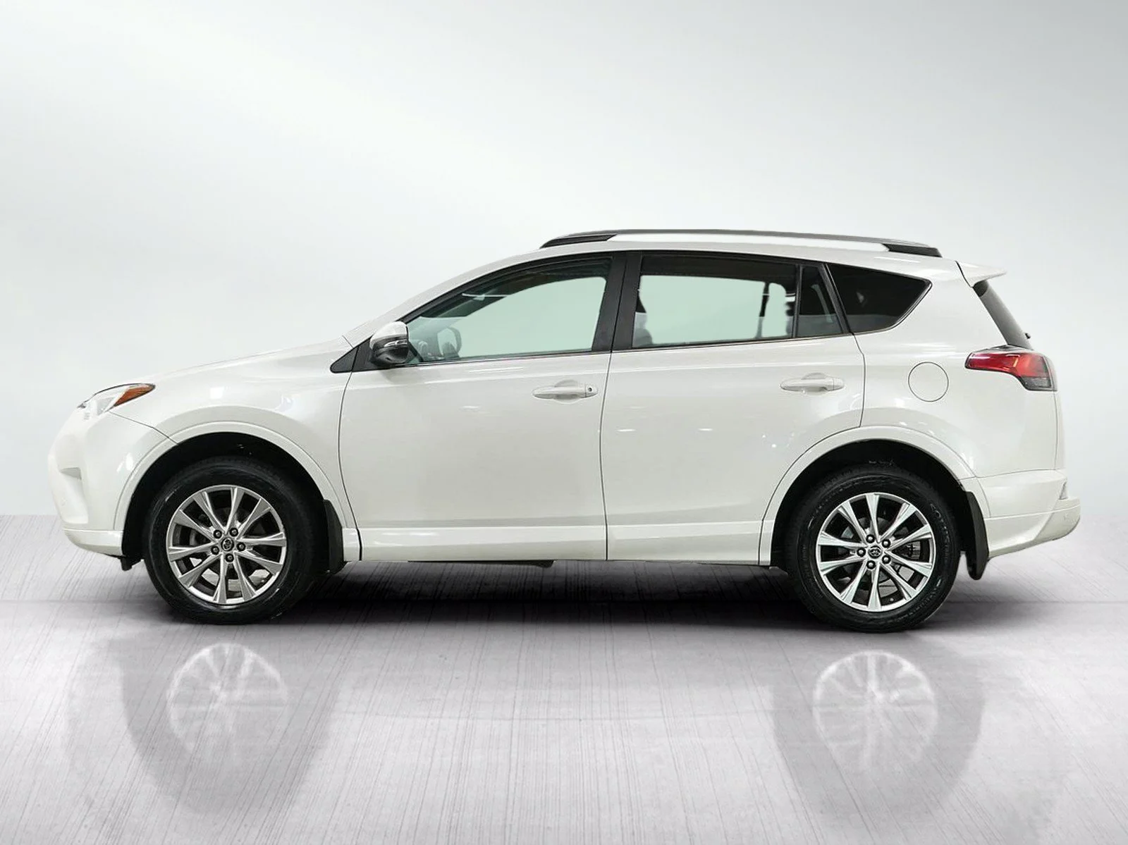 Used 2018 Toyota RAV4 Platinum with VIN 2T3DFREV9JW765908 for sale in Wayzata, Minnesota