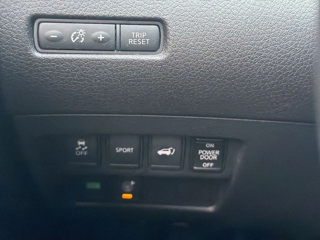 Used 2016 Blue Nissan SL image 16
