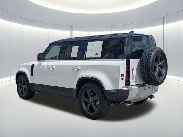 Used 2024 White Land Rover SE image 4