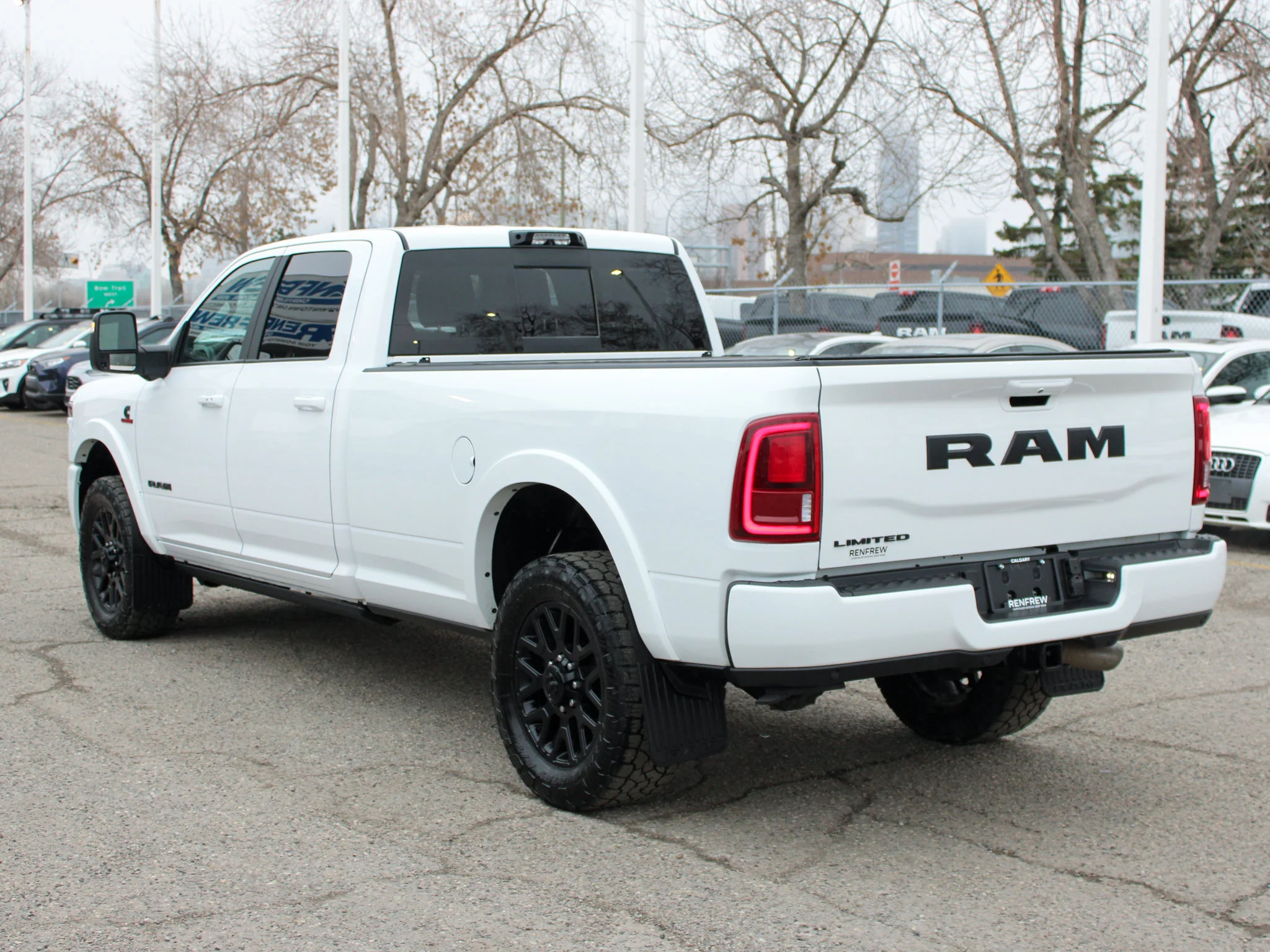 Certified Used 2025 White RAM Limited * Cummins Diesel | 5th Wheel & Gooseneck | Adaptive Cruise | Apple CarPlay | Tonneau Cover image 14