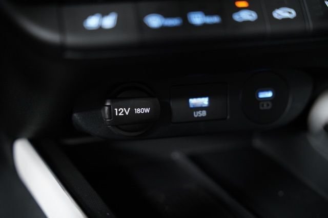 2025 Hyundai Elantra Limited - Photo 14