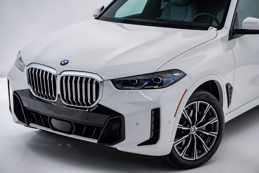 Used 2024 Alpine White BMW xDrive40i image 4
