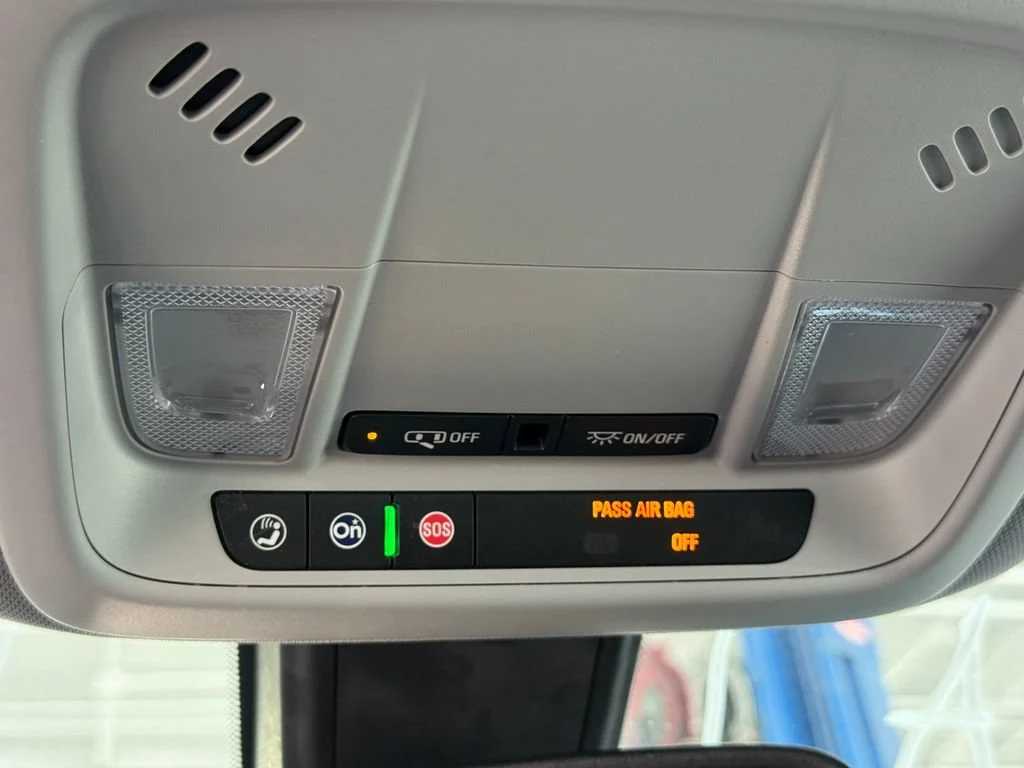 Used 2018 SUMMIT WHITE Chevrolet LT image 11