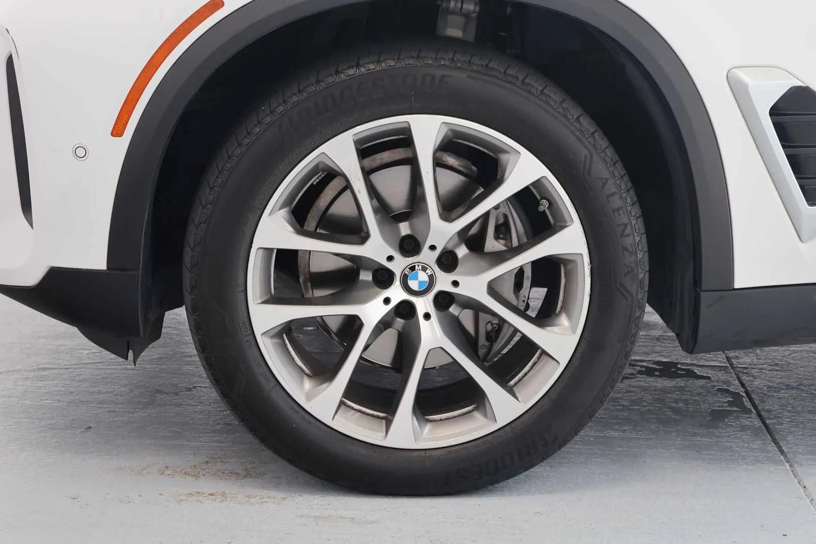 Certified Used 2025 Mineral White Metallic BMW xDrive40i image 9