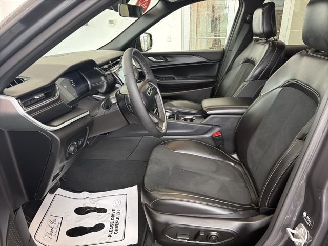 Used 2025 Gray Jeep Altitude X image 15