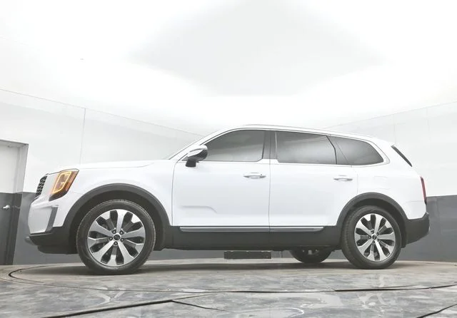 Used 2021 White Kia EX image 45