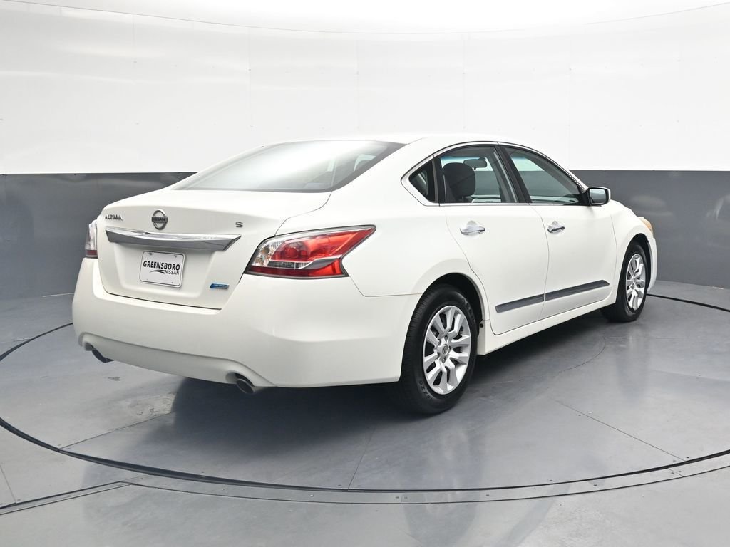 Used 2014 White Nissan 2.5 S image 5