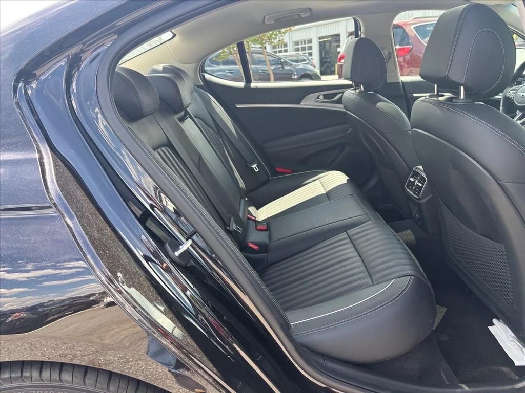 Used 2021 Black Genesis 2.0T image 14