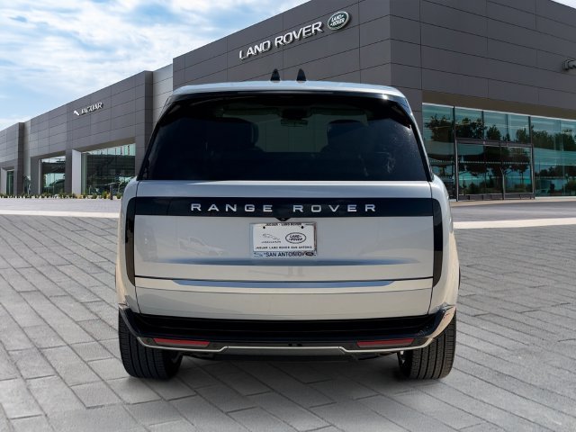 New 2027 Ethereal Frost Sliver Land Rover Autobiography image 4