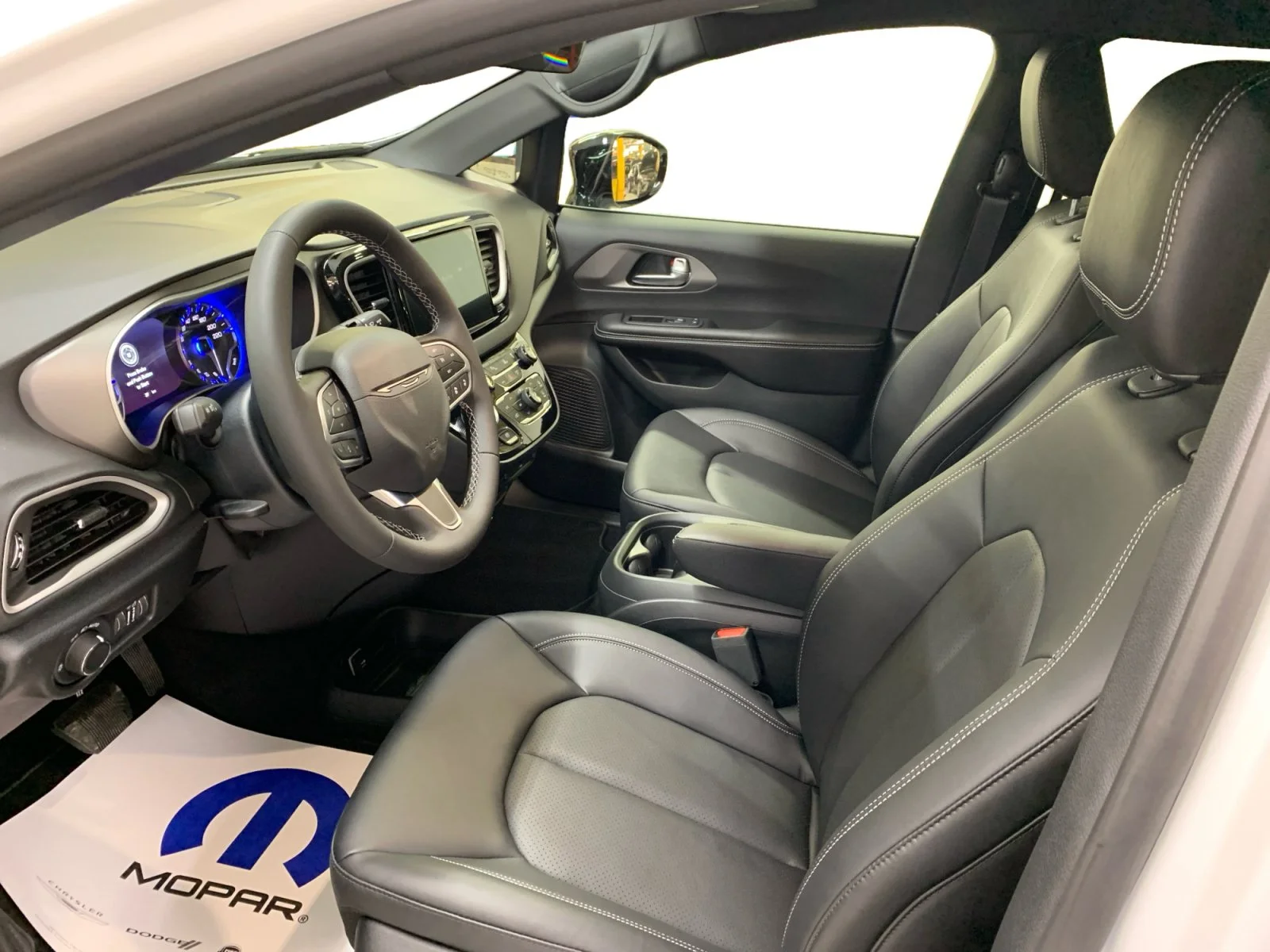 New 2027 Bright White Chrysler SXT image 10