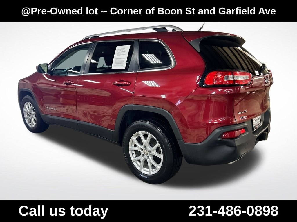 Used 2015 Red Jeep Latitude image 3