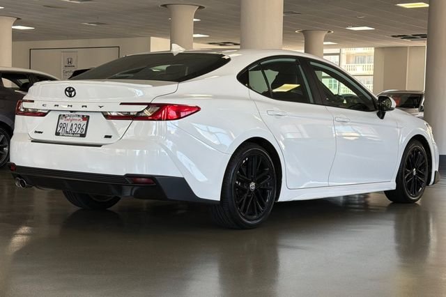 Used 2025 Ice Cap Toyota SE image 5