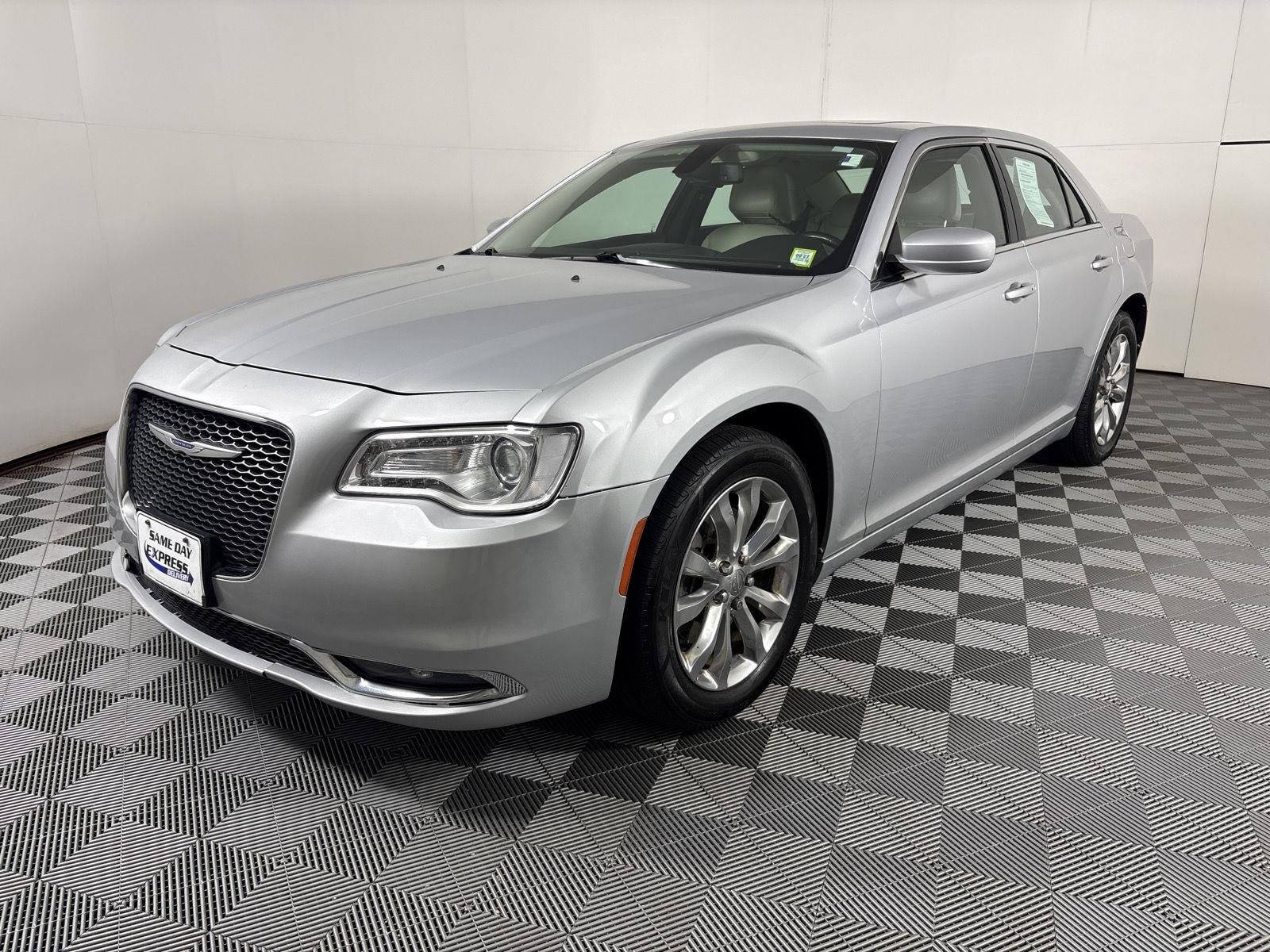 Used 2020 Silver Mist Clearcoat Chrysler Touring L image 3