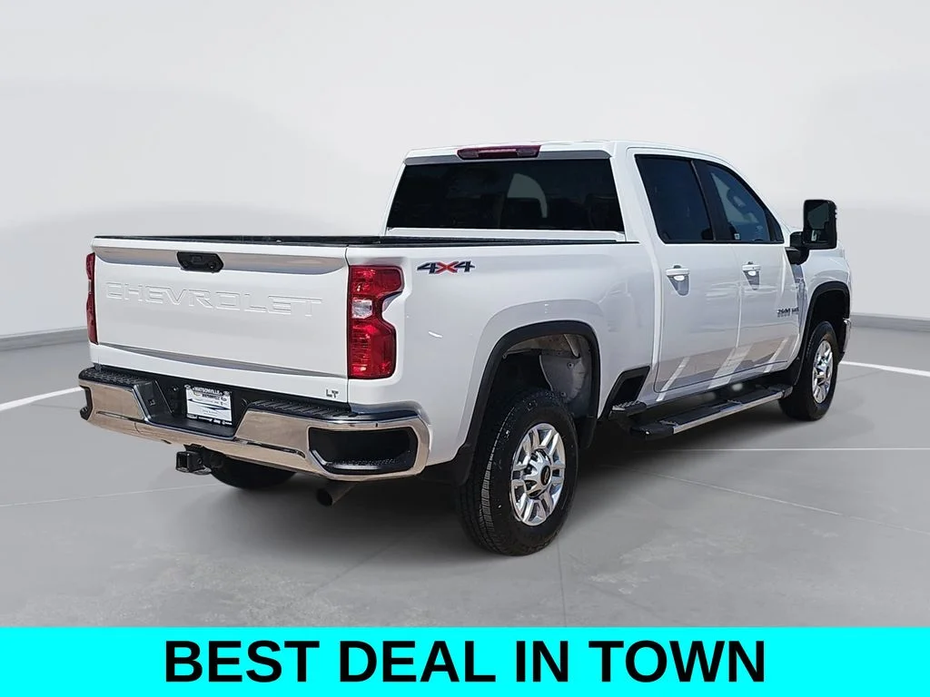 Used 2025 White Chevrolet LT image 3
