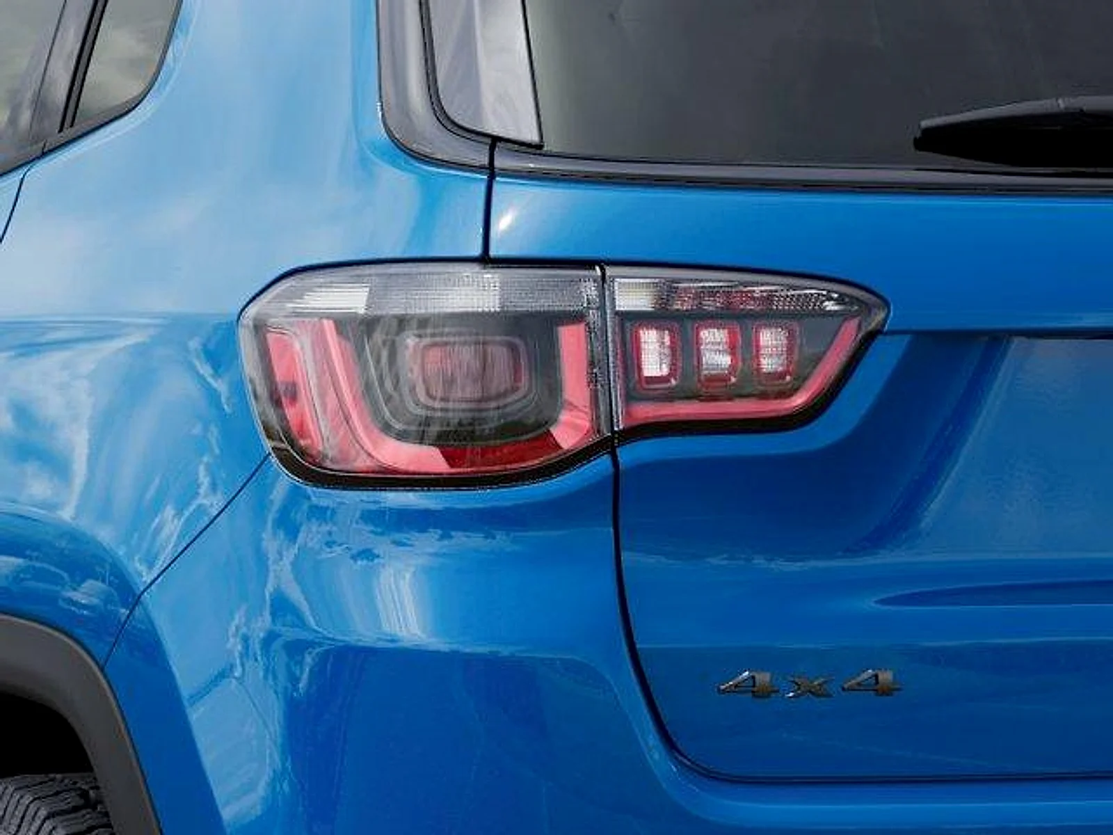 New 2026 Hydro Blue Pearl-Coat Exterior Paint Jeep Trailhawk image 9