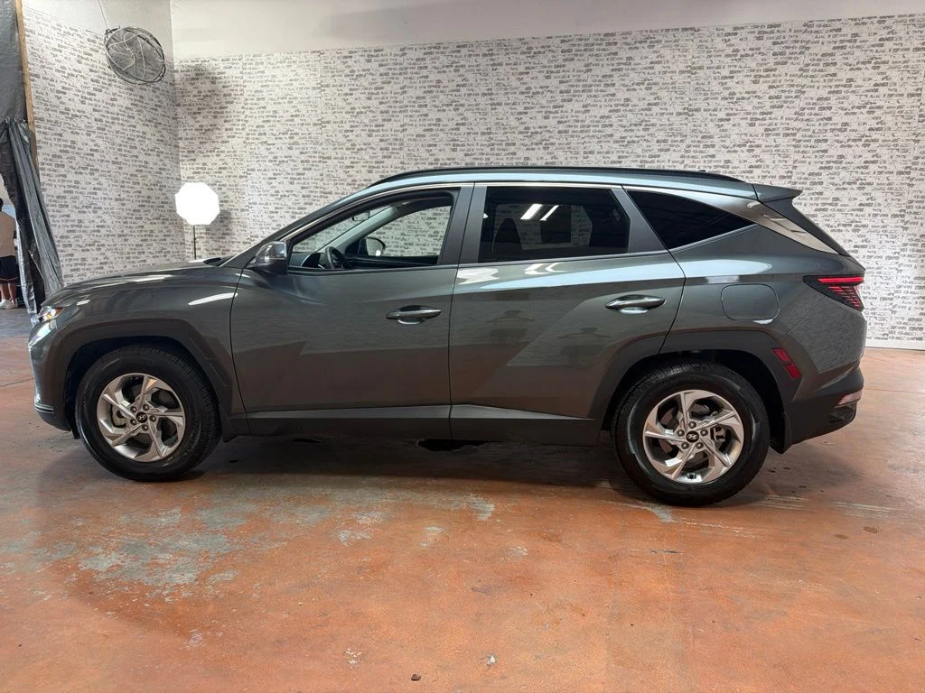 Used 2023 Amazon Gray Hyundai SEL image 4