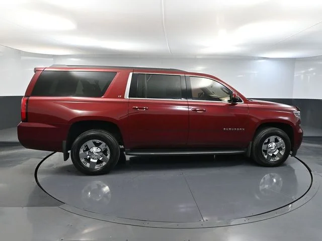 2020 Chevrolet Suburban LT - Photo 7