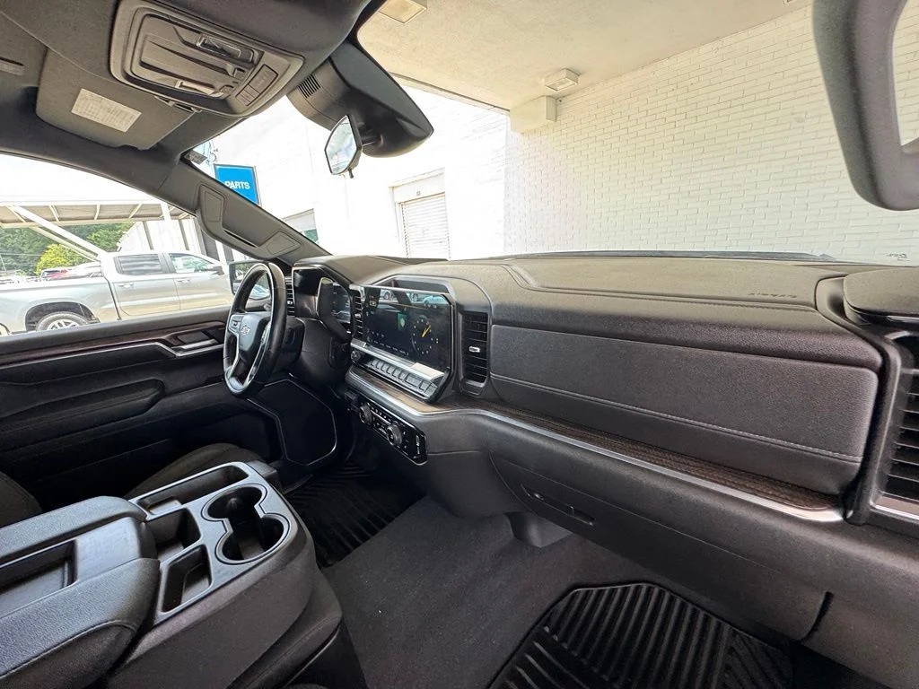 Used 2023 Black Chevrolet LT image 17