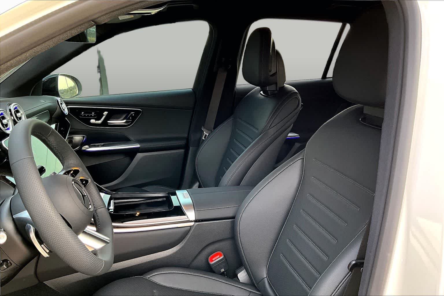 New 2026 Polar White Mercedes-Benz GLC 300 image 17