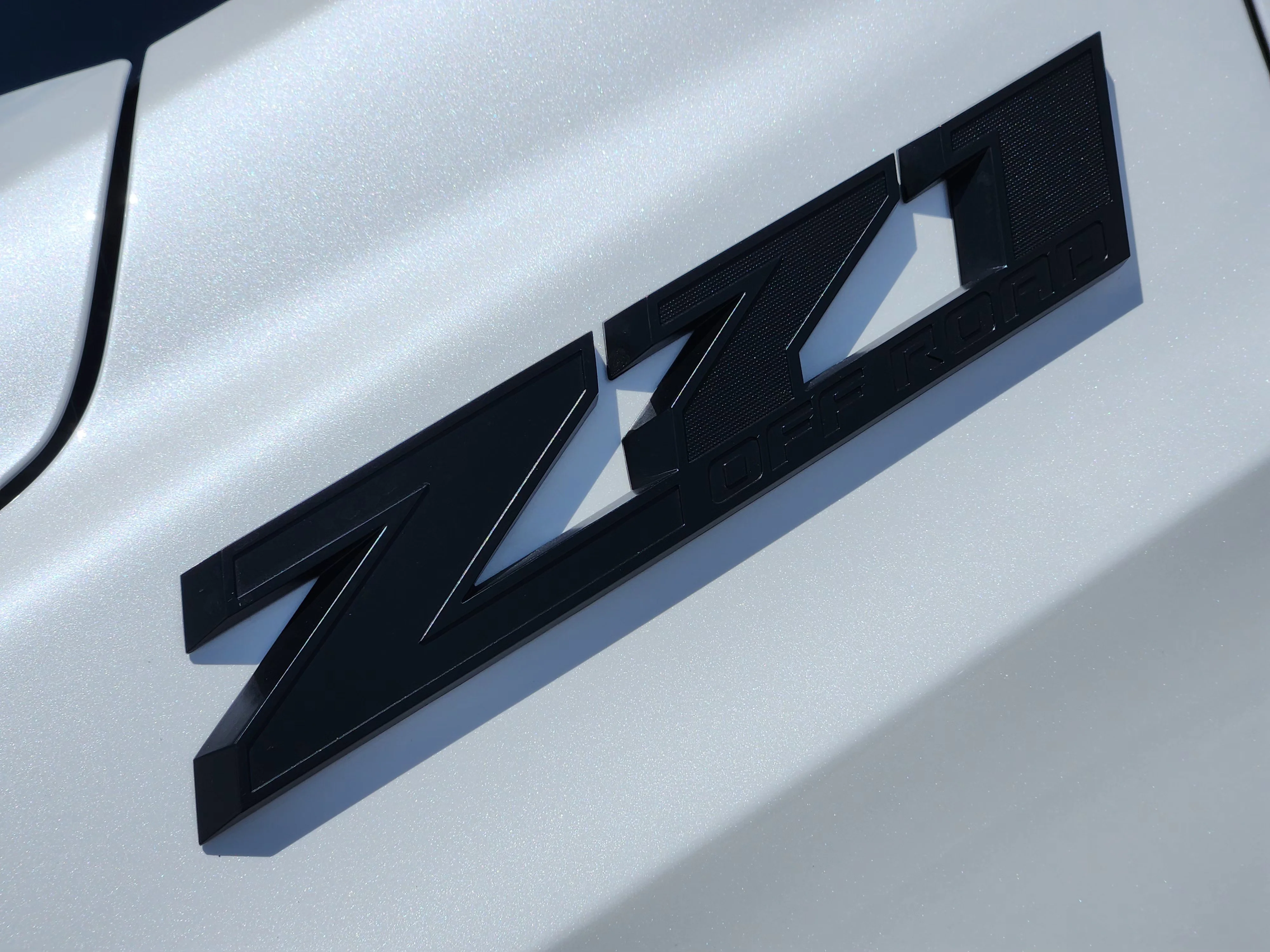 Used 2025 Iridescent Pearl Tricoat Chevrolet Z71 image 13