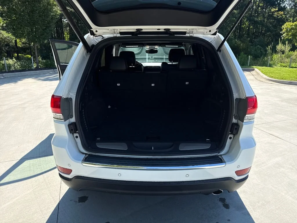 Used 2018 Bright White Clearcoat Jeep Limited image 32
