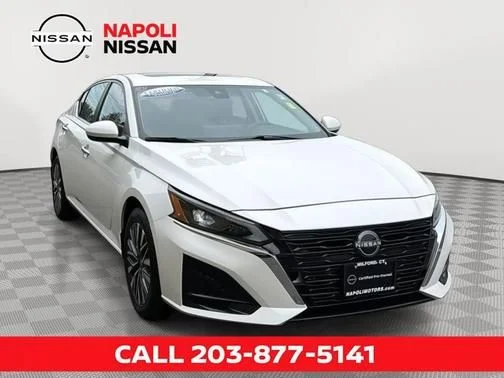 Certified Used 2024 White Nissan 2.5 SV image 1