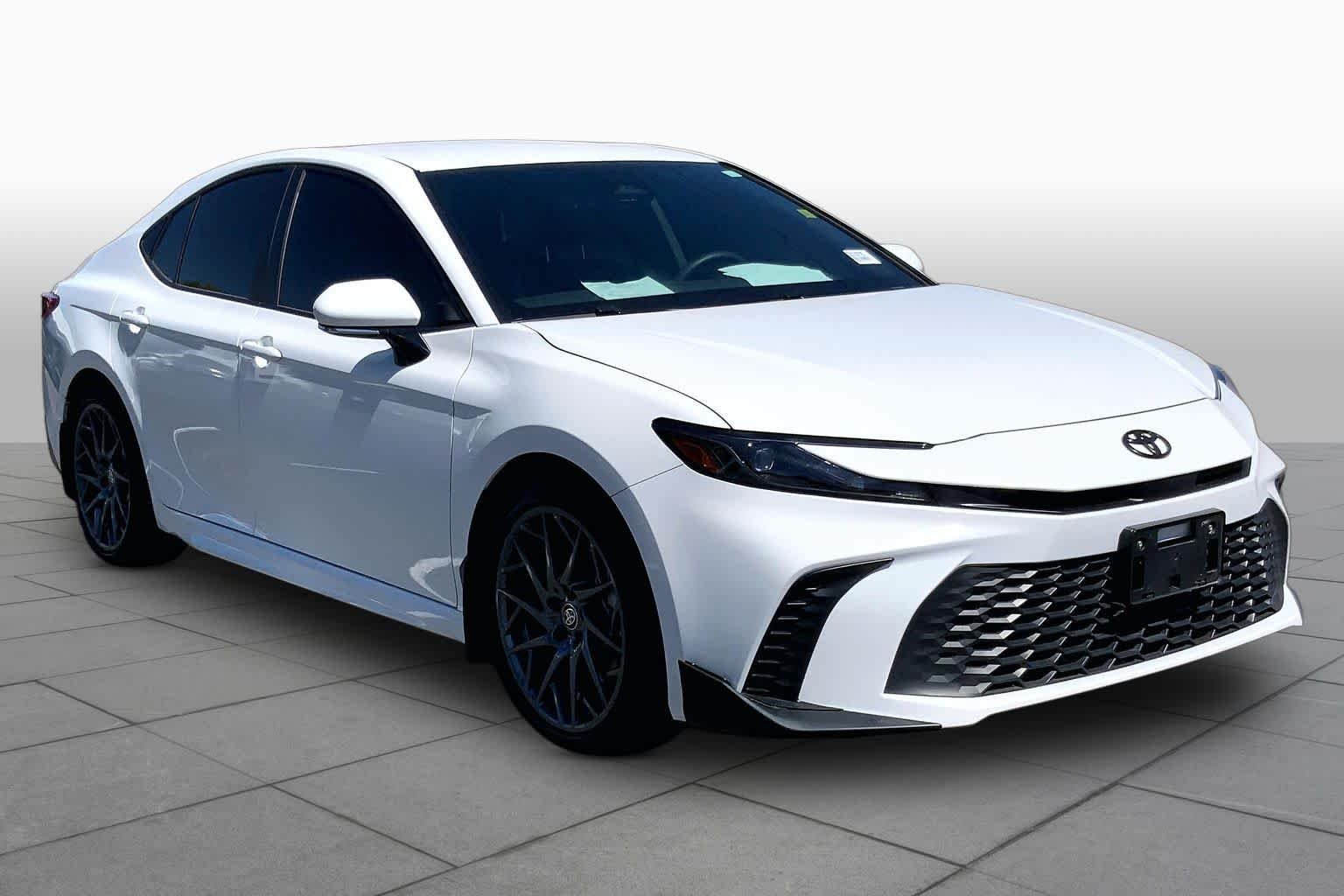 Certified Used 2025 Ice Cap Toyota SE image 3