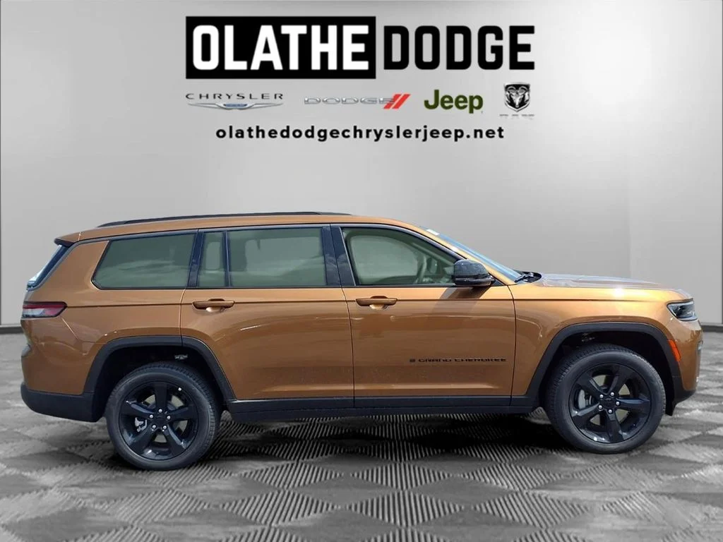 New 2026 Copper Shino Metallic Clearcoat Jeep Limited image 30