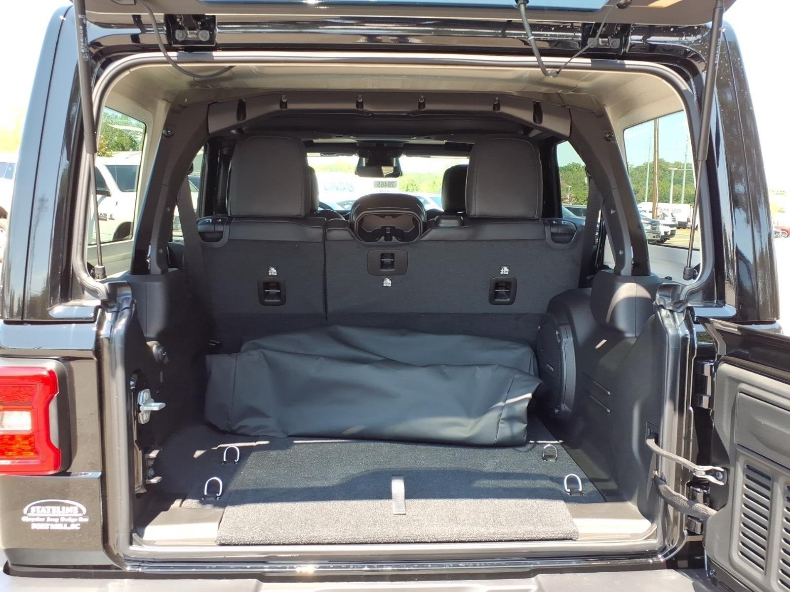 New 2026 Black Clear-Coat Exterior Paint Jeep Sahara image 31