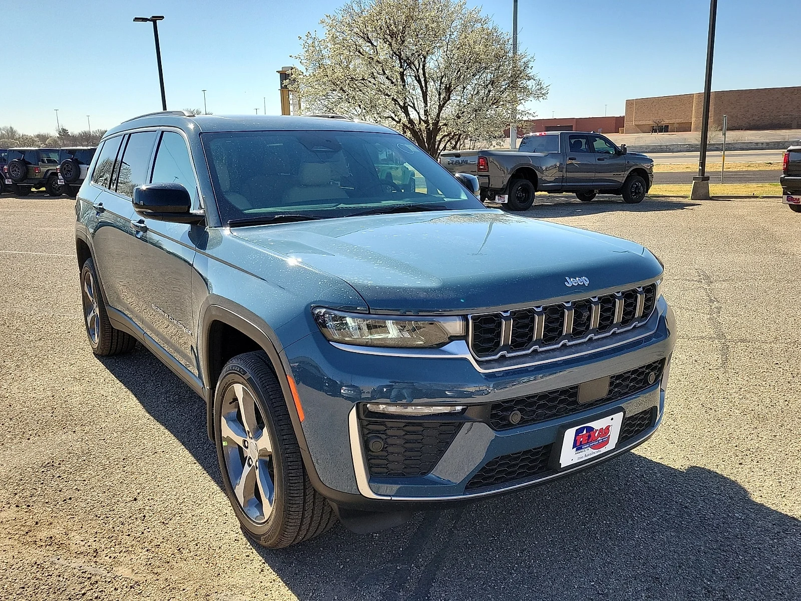 New 2026 PB5 Steel Blue Jeep L LIMITED 4X4 image 6