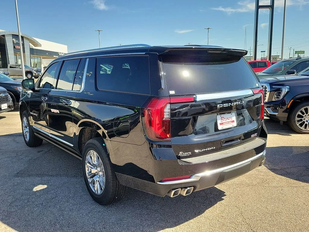 2026 GMC Yukon XL Denali - Photo 7