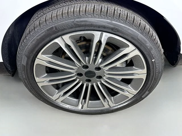 New 2026 Fuji White Land Rover SE image 33
