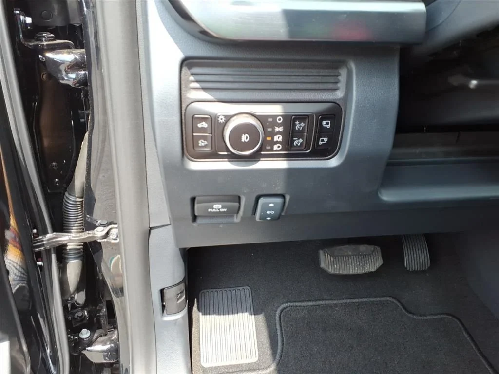 New 2026 Agate Black Metallic Ford F-250® Lariat® image 17