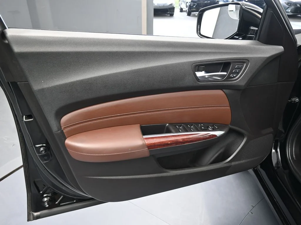 Used 2017 Black Acura V6 image 16
