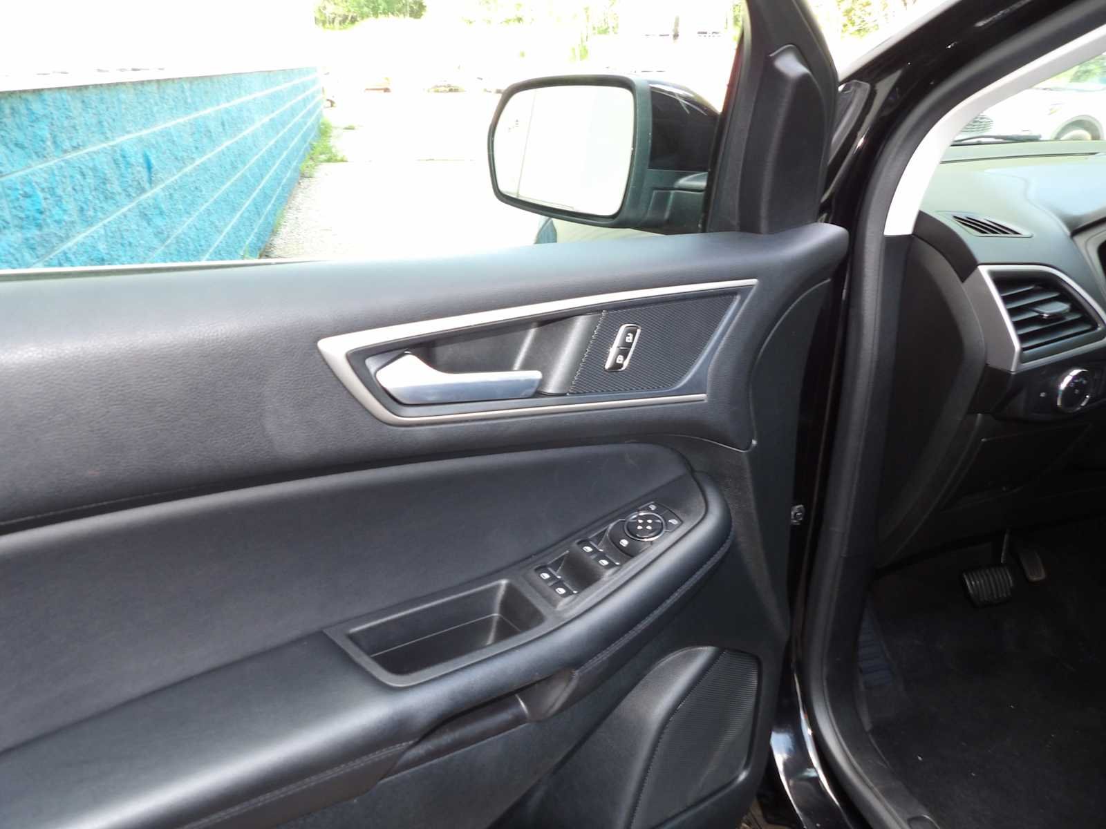 Used 2022 Agate Black Metallic Ford SEL image 10