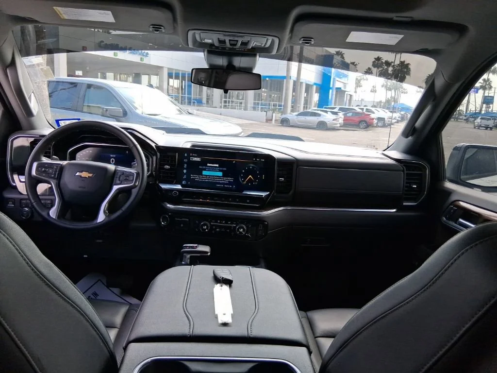 Used 2025 Summit White Chevrolet LT Trail Boss image 12