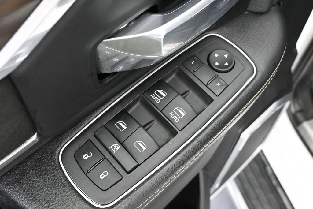 Used 2022 White Ram Laramie image 21